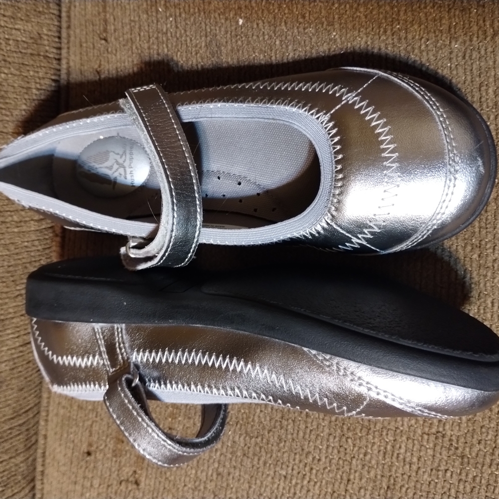 HUSH PUPPIES,Stylish Silver Kids Shoes, Size 2.5W